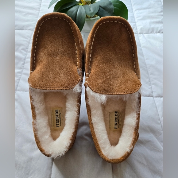 Fireside By Dearfoams Women's Mel Genuine Shearling Moccasin Slipper Size 7 - Picture 3 of 5